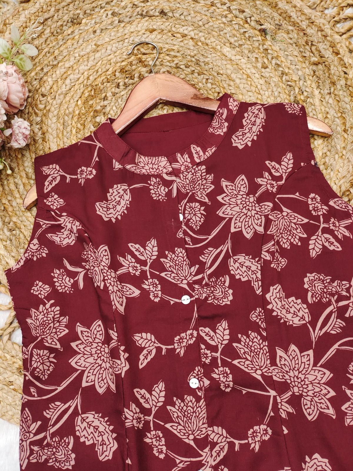 Digital Print Sleeveless Kurti with Chikankari Self Design Bottom Set – Knee Length Ethnic Wear for Women